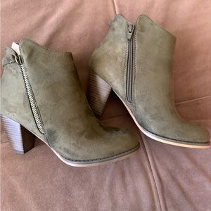 Brand new Karol Olive bootie
